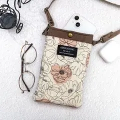 ふわふわのスマホショルダー　ポシェット　 ショルダー紐調節可能　花柄ポケット付き