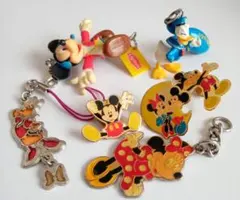ミッキー・ミニー・ドナルド キーホルダー　ピンバッジ 7個セット