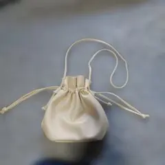 クリーム色 巾着型ショルダーバッグ