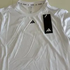 adidas新品未使用レディース半袖ロゴ入りTシャツ定価4,400円のサムネイル