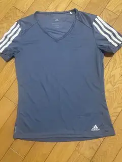 adidas 水色Vネック Tシャツ　値下げ不可