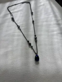 ピンクの花クリアペンダントと青いペンダントのネックレスセット