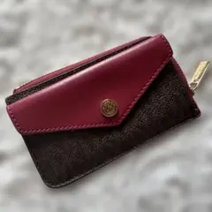 マイケルコースボルドーとブラウンのカードケース