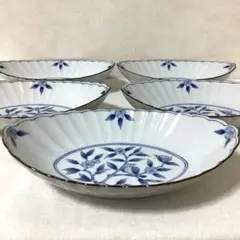 古伊万里　染付　線描き　6寸皿　4枚　牡丹　輪花縁 古伊万里 染付 線描き 6寸皿 4枚 牡丹 輪花縁