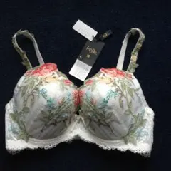 新品タグ付　ワコール　トレフル　お花刺繍　Ｆ７０ IV アイボリー