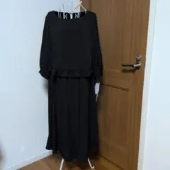 ブラックフリル付き長袖ロングワンピース