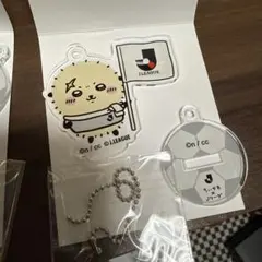 ちいかわ Jリーグ トレーディングキーホルダーにもなるアクリルスタンド ラッコ