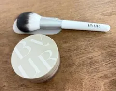 バイユア　セラムフィット　モイストフェイスパウダー02パール＋ブラシ