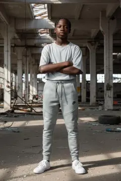 Nike テックフリースグレー サイドポケット付き