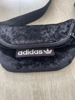 adidas ベルベット ボディバッグ ブラック