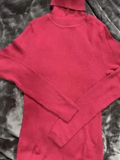 UNIQLOタートルネックニット赤