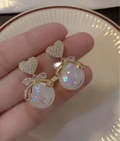 【最終値下げ】ハート型クリスタルリボンパールピアス 可愛い イエローゴールド