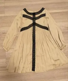 ROSE BUD プリーツワンピース 長袖　サテンベージュ