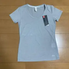 新品タグ付Under Armour Heat Gear ストライプTシャツ XS