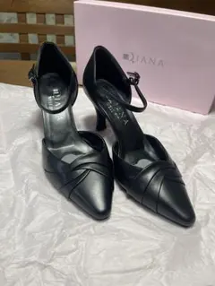 DIANA ブラック ポインテッドトゥ ハイヒール 22.5cm