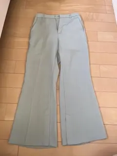 ライトグリーン フレアパンツ