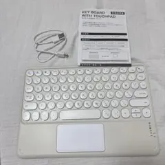 タッチパッド付きホワイトキーボード