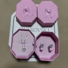 スワロフスキー　ネックレスとはピアスセット