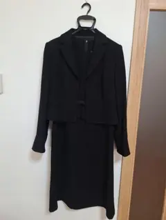 ブラックワンピーススーツ（リボン付き）