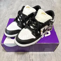 Supreme x Nike SB Dunk Low Gold Stars