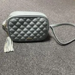 グレー キルティング ショルダーバッグ タッセル付き