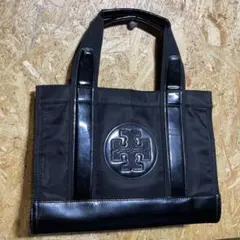 トリーバーチ　トートバッグ　ナイロン　黒　エラ　ロゴ　パテントレザー