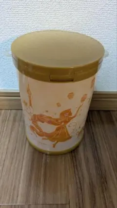 ディズニー 塔の上のラプンツェル ポップコーンバケット パスカル