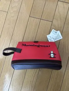 新品未使用 Munsingwear ロゴ入りポーチ 赤茶