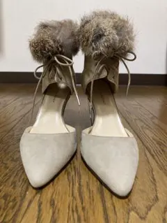 ファー付きベージュハイヒール