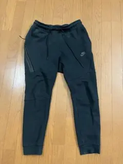 NIKEテックフリース黒パンツ