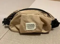 FREDRIK PACKERS ボディバッグ　ベージュ