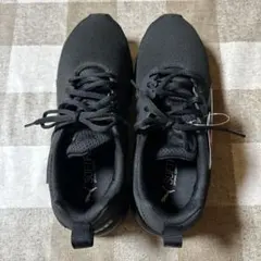 新品 PUMA NRGY スニーカー 黒　26cmのサムネイル