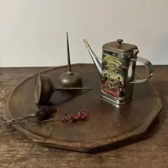 レトロな雰囲気のオリーブオイル缶と古い油差しアンティーク　２点　骨董　TIN缶