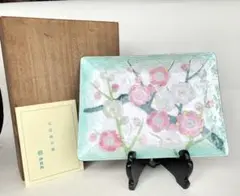 七宝焼　伊勢丹　白ピンク色梅柄長方形飾皿　スタンド付き木箱付き　置き物