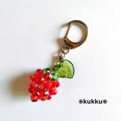 赤いちご　チャーム　キーホルダー