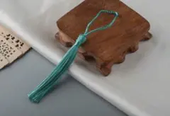 エメラルドグリーン　タッセル