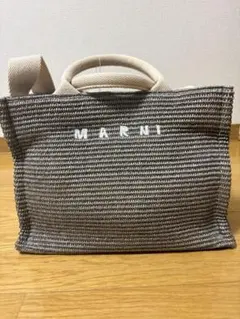新品未使用　MARNI マルニ　トートバック　スモール グレージュのサムネイル