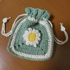 巾着　ポーチ　小物入れ　編み物　ハンドメイド　かぎ針編み　グラニースクエア　お花