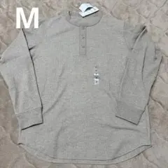メンズ　UNIQLO ワッフルヘンリーネックTシャツ 長袖 ベージュ Mのサムネイル