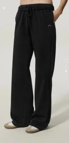 LILYSILK シームフロー ストレートレッグス ウェッ トパンツ ブラック