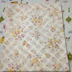 ベージュ系　花柄チェック シーチング生地 約110x100cm 入園入学準備