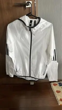 アディダス ホワイト フード付き ウィンドブレーカー