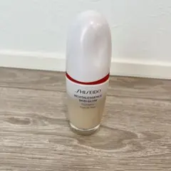 SHISEIDO エッセンス　スキングロウ　ファンデーション　130