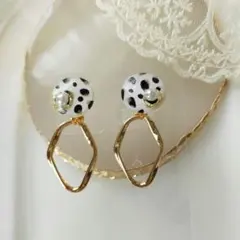 レジン イヤリング 065 ホワイト アニマル柄 サージカルステンレス 2way