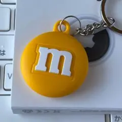 ｍ&ｍ　イエロー　Airtag　アップル　エアタグ　シリコン　ケース　ストラップ