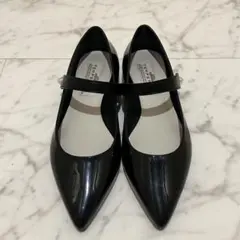 美品 TEMPERATE CARRIE パールストラップ ポインテッドパンプス