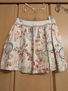 美品 シンシアローリー シルク100% 花柄 フレアスカート ミニ丈のサムネイル