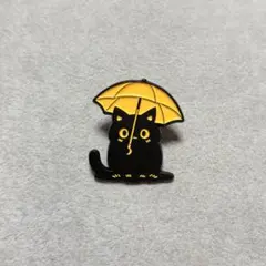 黒猫と傘ピンバッジ黄色かさピンズねこブラックキャットアンブレラピンブローチPB4