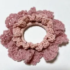 花型ピンクシュシュ（かぎ針編み）！ダブルフリルのヘアアクセサリー！ニット