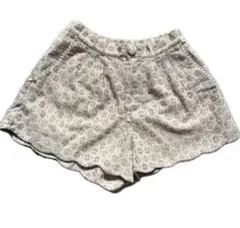 花柄ベージュショートパンツ